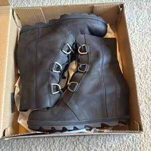 Sorel Joan of Arctic Wedge II. Color: black size 9.5